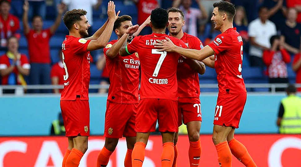 Giữa tiếng ồn chuyển nhượng, dữ liệu trở thành la bàn