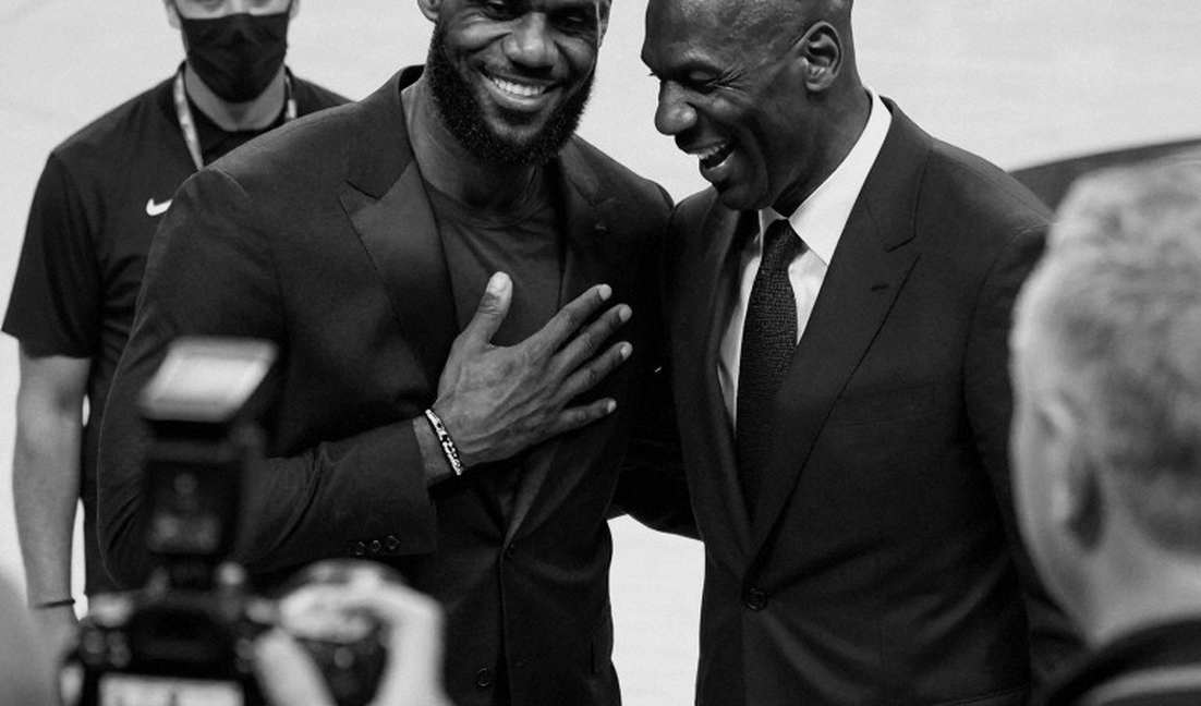 Laso thừa nhận: 'Chỉ Mike James mới có thể ngăn cản Mike James' — Bước ngoặt chiến thuật của Efes