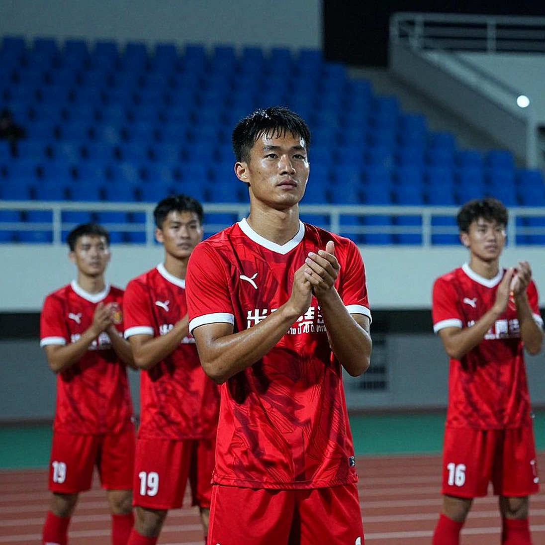 Ten Men in Việt Trì: The 50th-Minute Red Card and the Breathing Rhythm of a Survivor's Point Ten Men in Việt Trì: The 50th-Minute Red Card and the Breathing Rhythm of a Survivor's Point