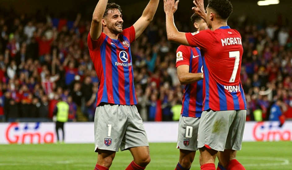 Chiếc còi im lặng ở V.League: VAR, luật và khoảng trống dữ liệu của bóng đá Việt Nam Chiếc còi im lặng ở V.League: VAR, luật và khoảng trống dữ liệu của bóng đá Việt Nam