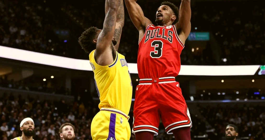 Curry kịp dự trận mở màn gặp Lakers, Warriors đối diện khủng hoảng nhân sự