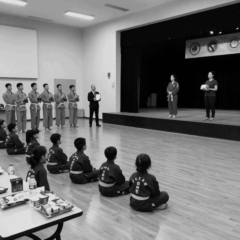Huy chương bạc của Cẩm Tú: Một vết nứt nơi cửa ngõ chuyển cấp