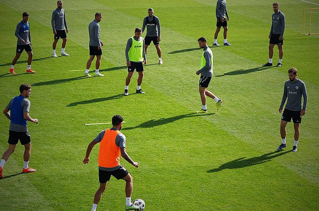 Việt Nam trở lại hạng 98 FIFA: đọc bảng xếp hạng như đọc một bộ luật thi đấu