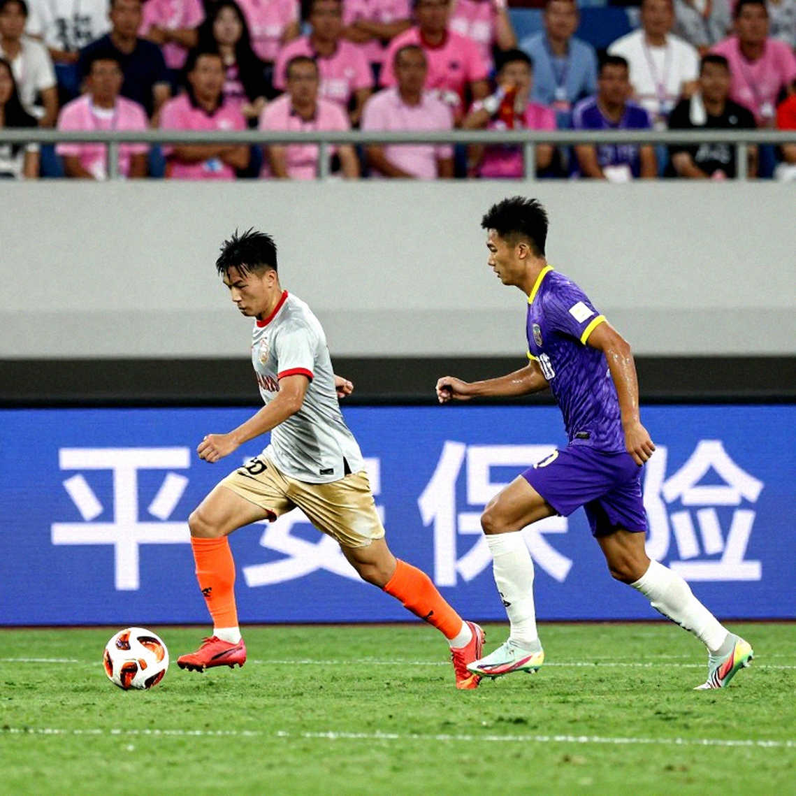 Red Cards, VAR and the Youth Price Bubble: A Data Map of an Anomalous Transfer Window Red Cards, VAR and the Youth Price Bubble: A Data Map of an Anomalous Transfer Window