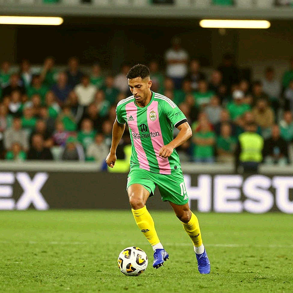 Nguyễn Xuân Son, chiếc cáng ở Bangkok và lỗ hổng hợp đồng của V.League