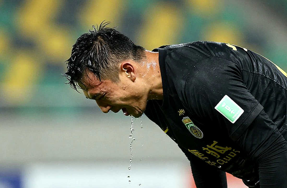 Carlos Álvarez và đêm Clásico Nacional: Khi tân binh América học cách ngồi im Carlos Álvarez và đêm Clásico Nacional: Khi tân binh América học cách ngồi im
