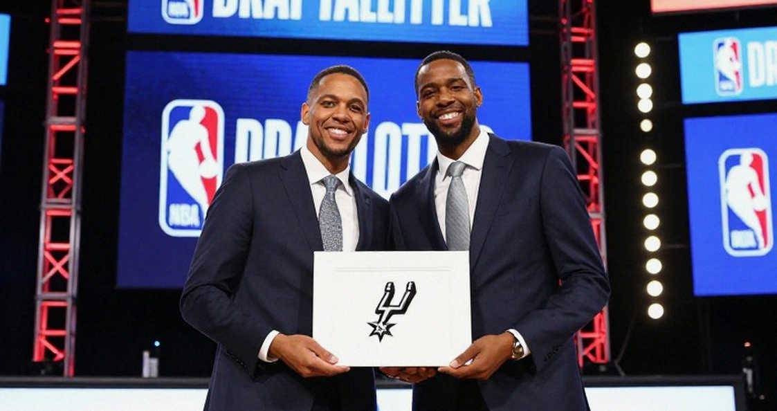 NBA phạt nặng Clippers: Bài học về sự kiên nhẫn và công bằng NBA phạt nặng Clippers: Bài học về sự kiên nhẫn và công bằng