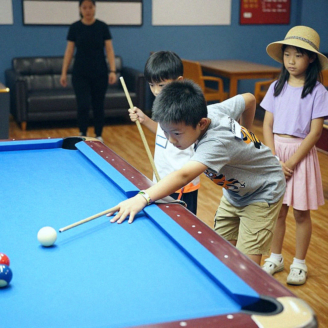 Gandia: Ba tấm vàng 10-ball và lớp trầm tích không ai đào